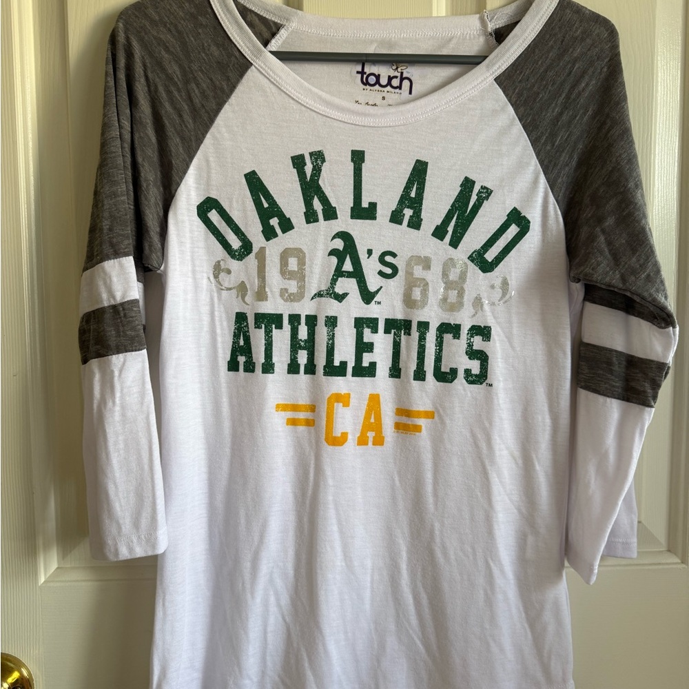 Touch by Alyssa Milano White and Gray Long Sleeve Tee